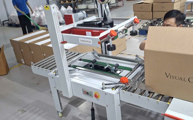 kĩ thuật Yamafuji bàn giao hướng dẫn dùng máy dán thùng