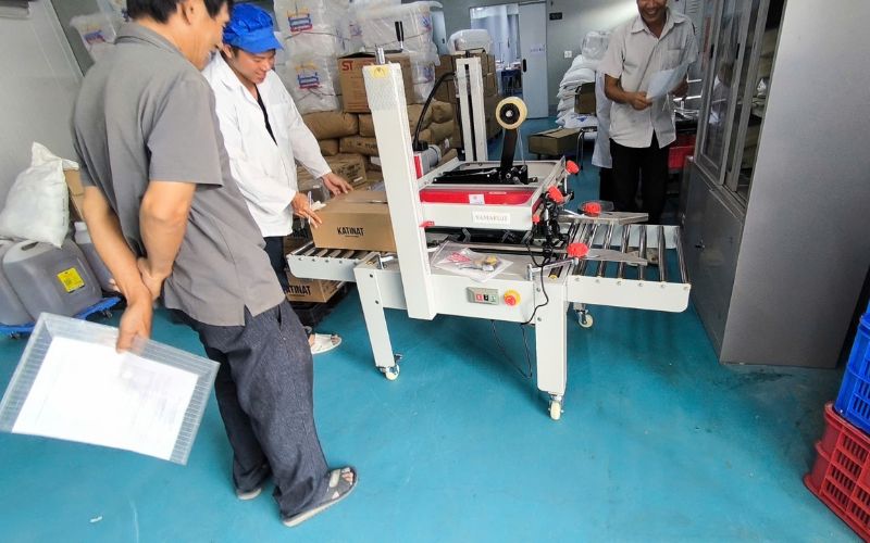 kĩ thuật Yamafuji giao máy dán thùng FXJ6050